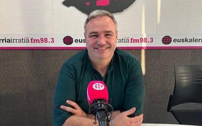 Jon Abril: “Ziklo honen helburua tokian tokiko sortzaile eta egileen lanak herri txikietatik barreiatzea da”