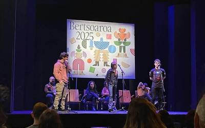Bertsoaroko bigarren bertso-jaialdia gaur, Nafarroako Antzerki Eskolan