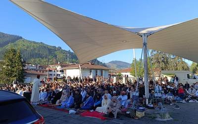 Annur elkartea meskita handiago bat irekitzeko pausoak ematen hasi da