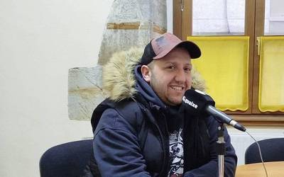 "Duela 25 urteko abestien letrek gaur egun balio dute; hori bai dela tristea"