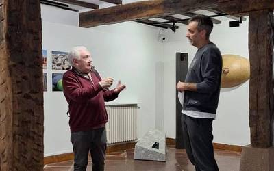 Mikel Lertxundiren obra osatuko duen bidaia poetikoa