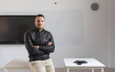"Pantailaren aurrean jarri aurretik ondo jakin behar da atzean zer dagoen”