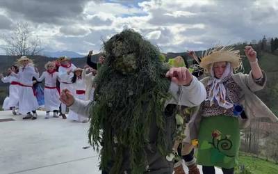 Aratusteei ongietorria egin diete Elgetan eta Aretxabaletan