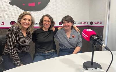Txari Eleta: "Yogak norbere buruarekin konektatzen laguntzen du"