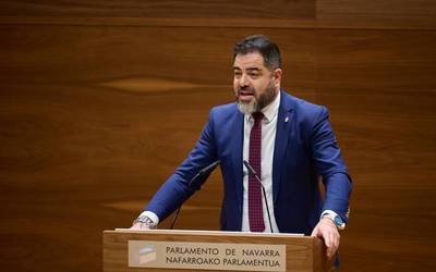 “Abiadura Handiko Trena Gasteizen lotuko da edo ez da AHTrik izango”