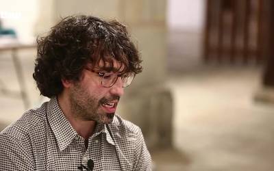 Iñigo Astiz: "Nire ametsetako bat da poesia errezitaldi bat clown batekin egitea"