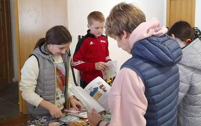 Liburutegi Ibiltariaren bisita izanen dute gaur arratsaldean Goizuetan eta Aranon