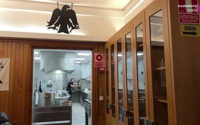 “Jantoki herrikoiaren bidez Alde Zaharreko komunitatea sendotu nahi dugu”
