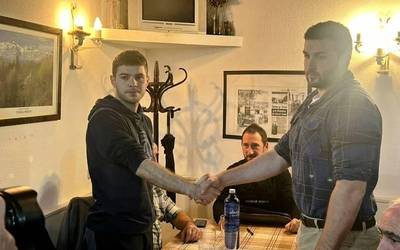 Martxoaren 8an, Donezteben, aizkora apostua