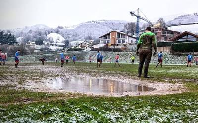 Arkiskil futbol zelaian belar artifiziala jartzeko eta argiteria berritzeko lanak lehiaketara atera ditu Leitzako Udalak