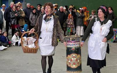 Aratusteak hasteko, kalejira eta dantzak izango dira gaur