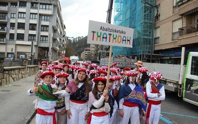 Euskal Inauteriak ospatu dituzte Bergarako Aranzadi Ikastolan