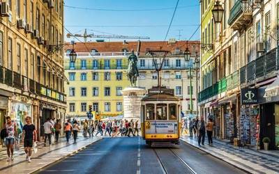 Asteazkenean zabalduko du Beheko Plazak Portugalerako bidaiko izen ematea