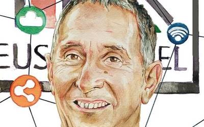 Angel Rocha komunikazio arduradunaren erretratua