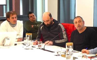 Enpresa zabalik mantentzeko presioa egitea eskatu dute Balenciagako langileek Batzar Nagusietan