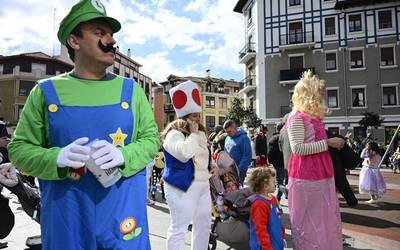 Mozorrorik dibertigarrienak Itzubaltzeta/Romoko inauterietan izan dira