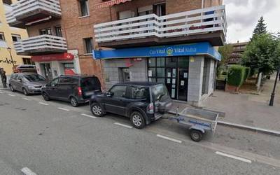 Behin betiko itxi du Kutxanbankek Izarrako bulegoa