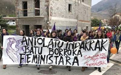 Larunbatean karrikara ateratzeko deia egin du Malerrekako eta Bertizaranako mugimendu feministak