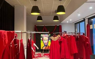 'Ausencias en rojo' erakusketa zabalduko dute gaur Emakumeon Etxean