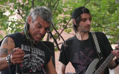 Blanco y en Bolsa punk taldeak 'Ke ardan las calles' diskoa argitaratu du