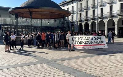 Martxoaren 13an, gorakada erreakzionarioen aurka