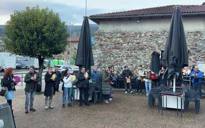 Trikitilari eta panderojoleek hartu dute Zigarrola