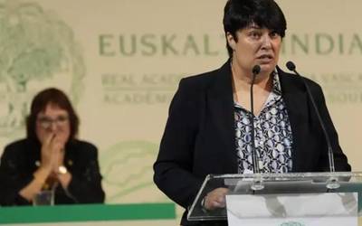 Poesia topaketa Castillo Suarez eta Ramon Andresekin bihar Nafarroako Liburutegian