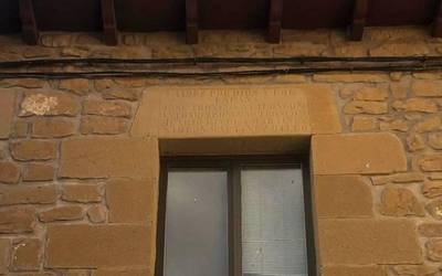 Mañuetan dagoen frankismoaren aztarna bat kentzeko eskatu dute
