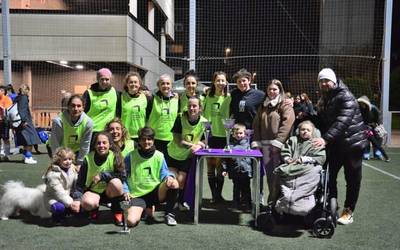 Emakumeon Etxeko beteranoen taldea, hirugarren Santurtzin jokatutako futbol txapelketan