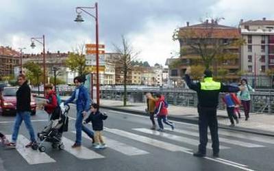EH Bilduren erabilera politikoa, udaltzainen lan eskaintza bateratuan