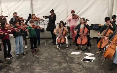 Sorafolk, sokazko instrumentu jotzaileei zuzendutako topaketa irekia zapatuan