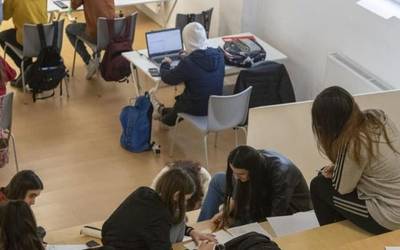 Gaztelupeko ikasleek saldutako errifek badituzte zenbaki sarituak