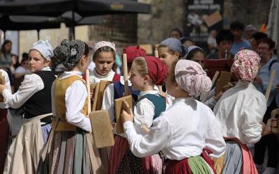 Euskal dantzek erakargarri izaten jarraitzen dute gurean