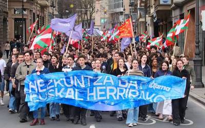 Euskal Herriko ikasleek mobilizazioak egin dituzte hezkuntza-sistema propio bat aldarrikatzeko