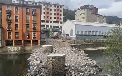 Burgosen ari dira zubi berria fabrikatzen