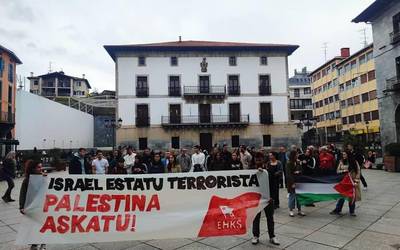 Palestinaren aurkako "basakeria sionista" salatu dute plazan
