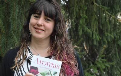 “Esku-hartze terapeutiko potentea egin nuen eta sekulako mina eta amorrua sentitzen nituenez, hasi nintzen idazten”
