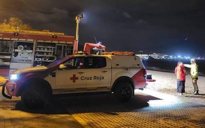 Arrigunaga hondartzako uretan gorpu bat bilatzen aritu dira, baina oraingoz ez dute aurkitu