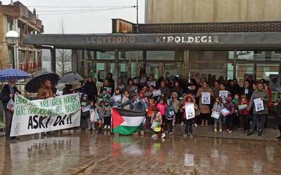 Palestinaren aldeko urgentziazko kontzentrazioak izan dira Arabako ikastetxe ugaritan