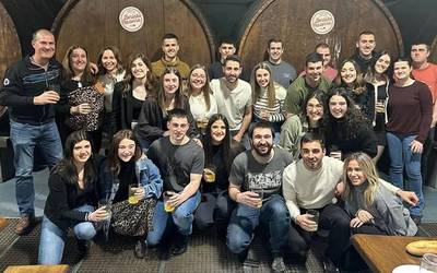 Elgorriagako gazteak sagardotegian izan dira