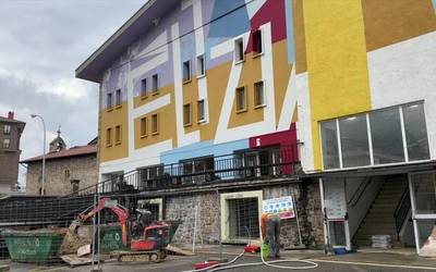Berritze lanetan ari dira Oñatiko Eltzia eraikinean
