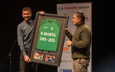 Etxekoekin, eta etxean esan du agur