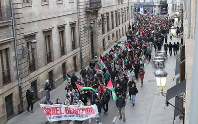Israel suntsitu! Palestina askatu!