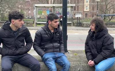 Ordu eta erdira arte, Leintz bailaratik Oñatira autobusez joateko