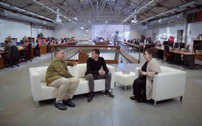 Jon Abril elkarrizketatuko dute biharko 'Hitzetik Hortzera' saioan