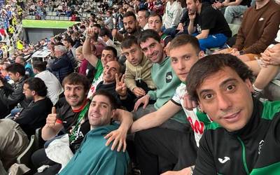 Murtziara txangoa egin dute Eskoriatzako areto futboleko kideek