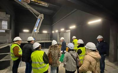Laudioko Udalak Antzokiko eta Abastos Plazako obrak bisitatu ditu
