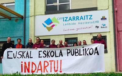 Euskal eskola publikoa "indartzea" eskatu dute Izarraitz Lanbide Heziketan
