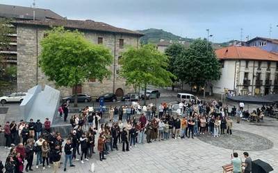 Boluntarioak bilera irekira deitu ditu Holz Und Blechek etzirako