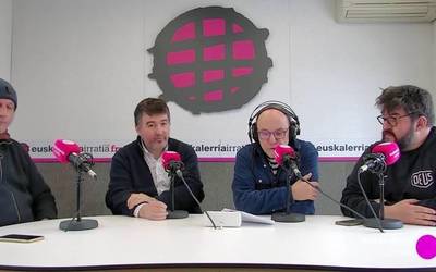 Irratiko Troika: "Euskararen alde korrika egin ordez, eserialdia egitea nahiago"